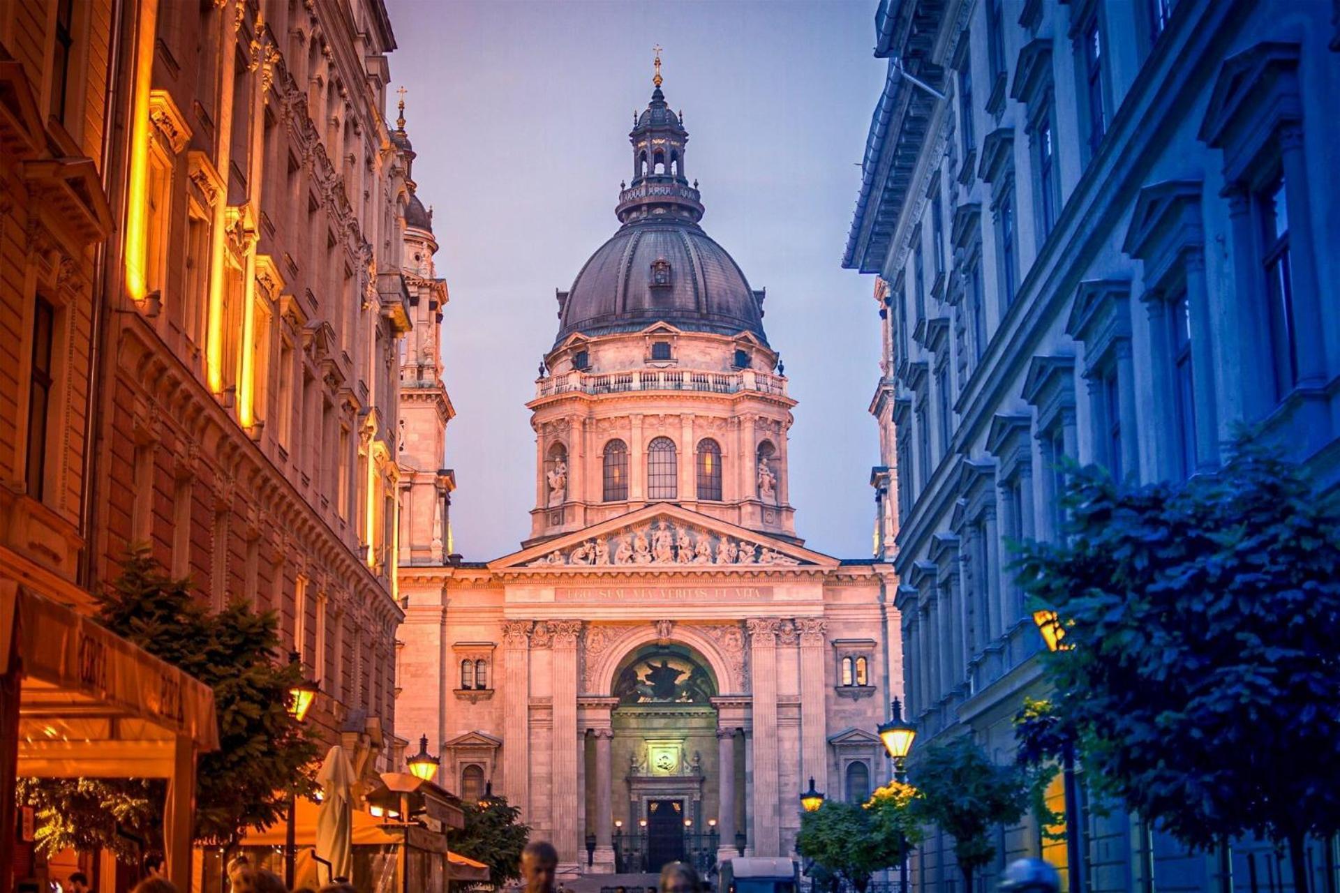 Chic Central 1Br Retreat Near New York Cafe With View Budapest Ngoại thất bức ảnh