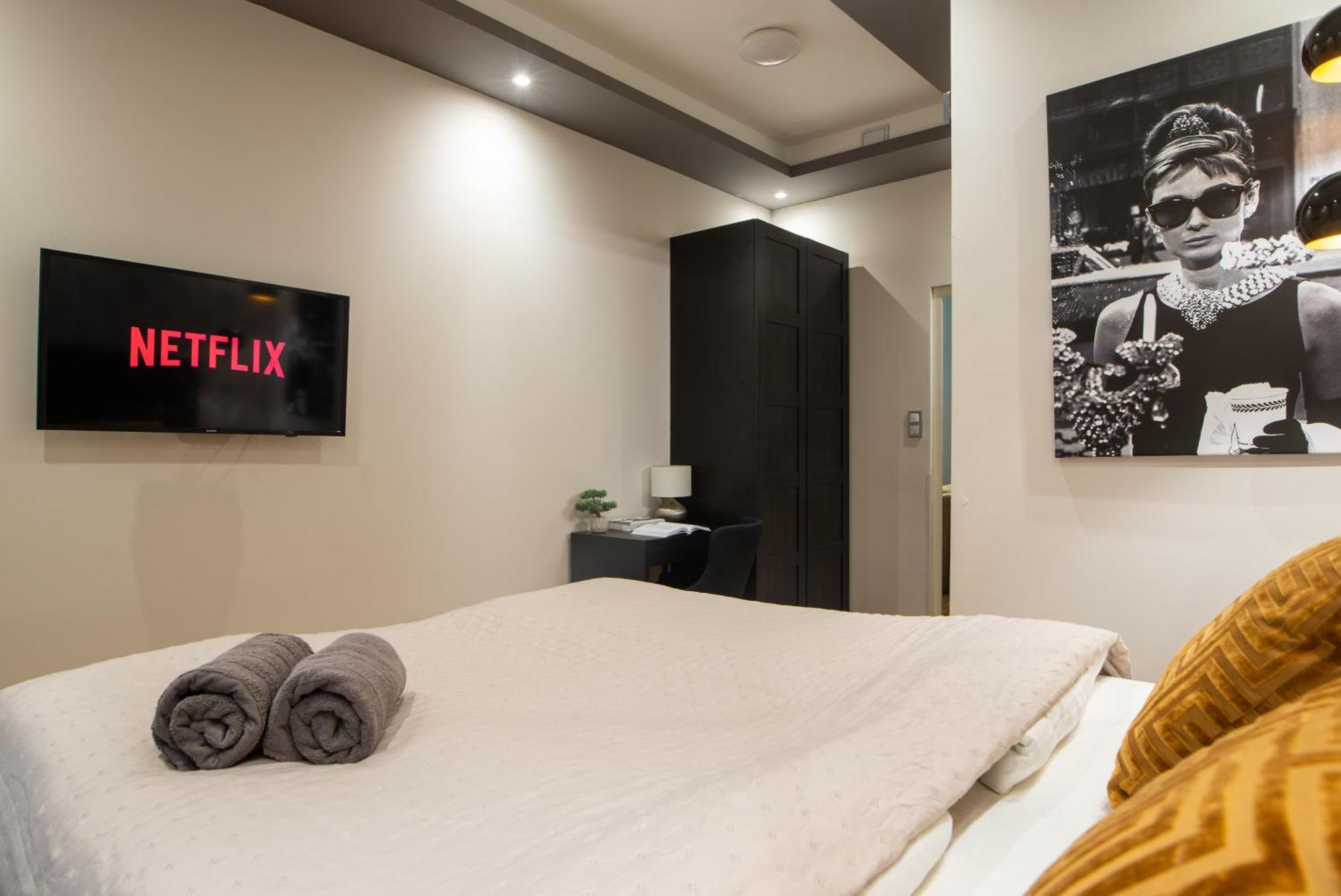 Chic Central 1Br Retreat Near New York Cafe With View Budapest Ngoại thất bức ảnh