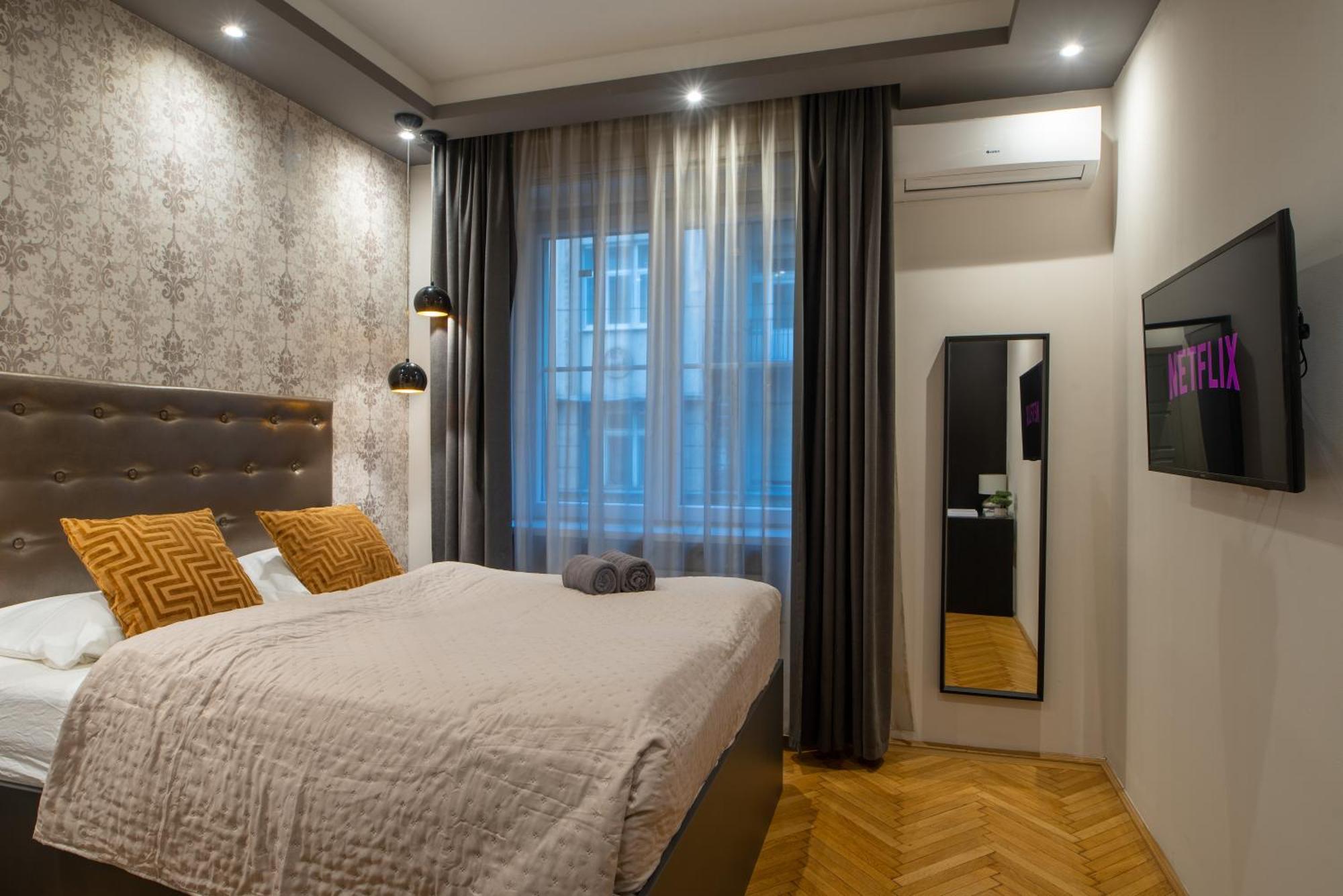 Chic Central 1Br Retreat Near New York Cafe With View Budapest Ngoại thất bức ảnh